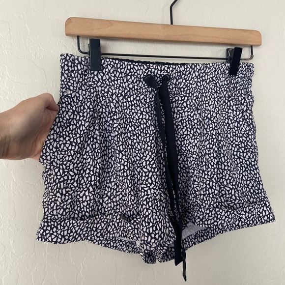 Lululemon spring break away shorts 6 - Picture 6 of 10